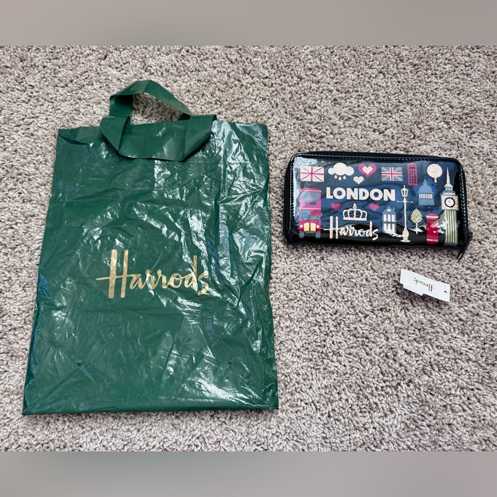 NEW WITH TAG - Harrods London Icon Wallet with Green Bag